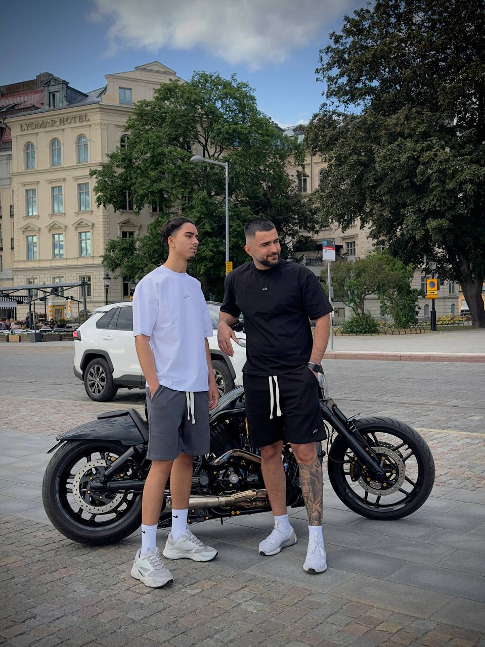 Oversized matching set:  SHORTS AND T-SHIRT - light grey